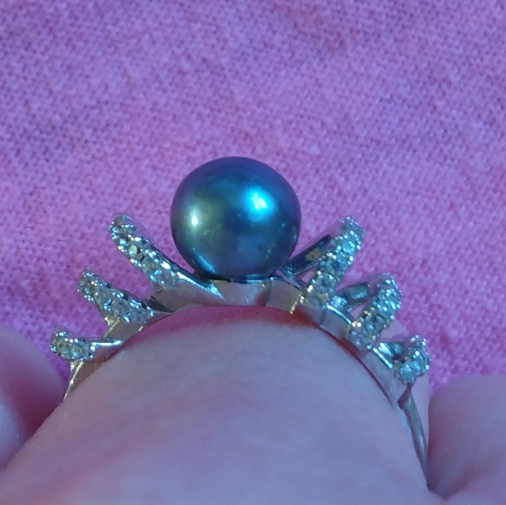 Vantel Pearls Ring